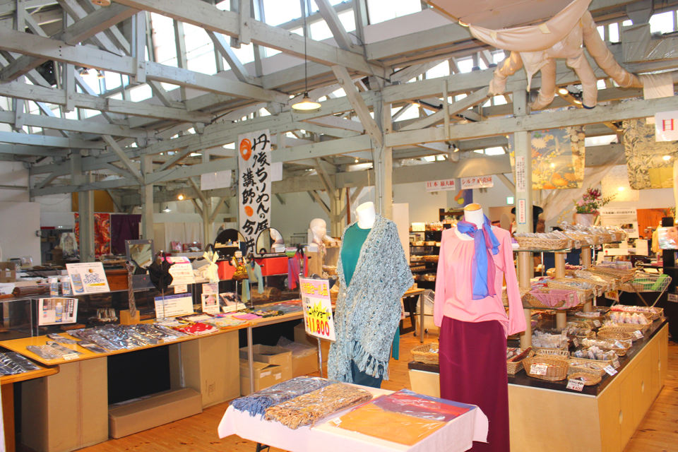 シルク製品400種以上の織物ミュージアム
